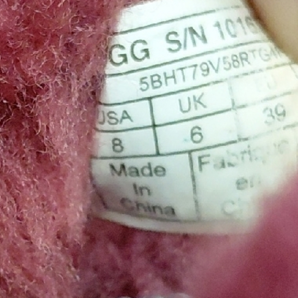 "UGG"Womans Sz.8 Low Bailey Bow Fuchsia Suede Boots .Has a few spots(pictured) - Picture 12 of 13